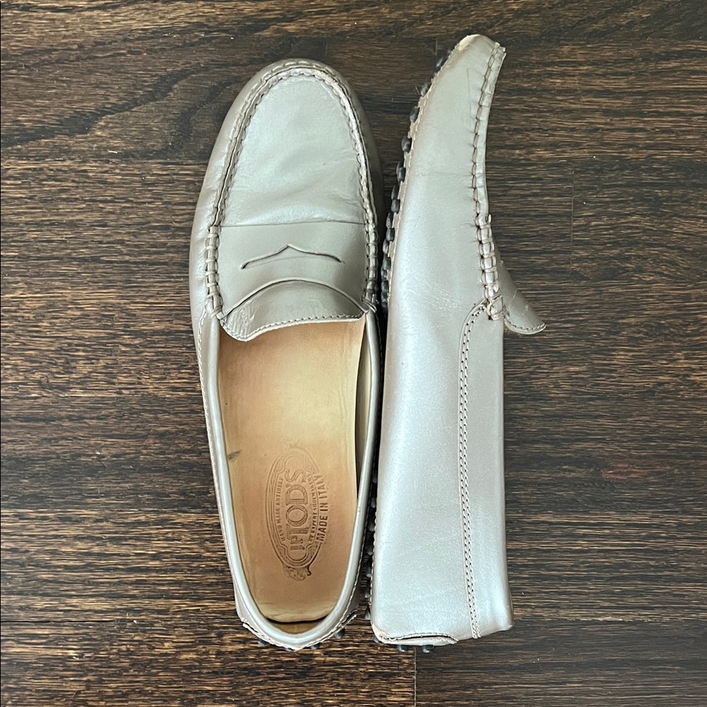 Designer Tod's Women’s Light Gray Leather Loafers